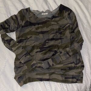 lightweight camo crew neck